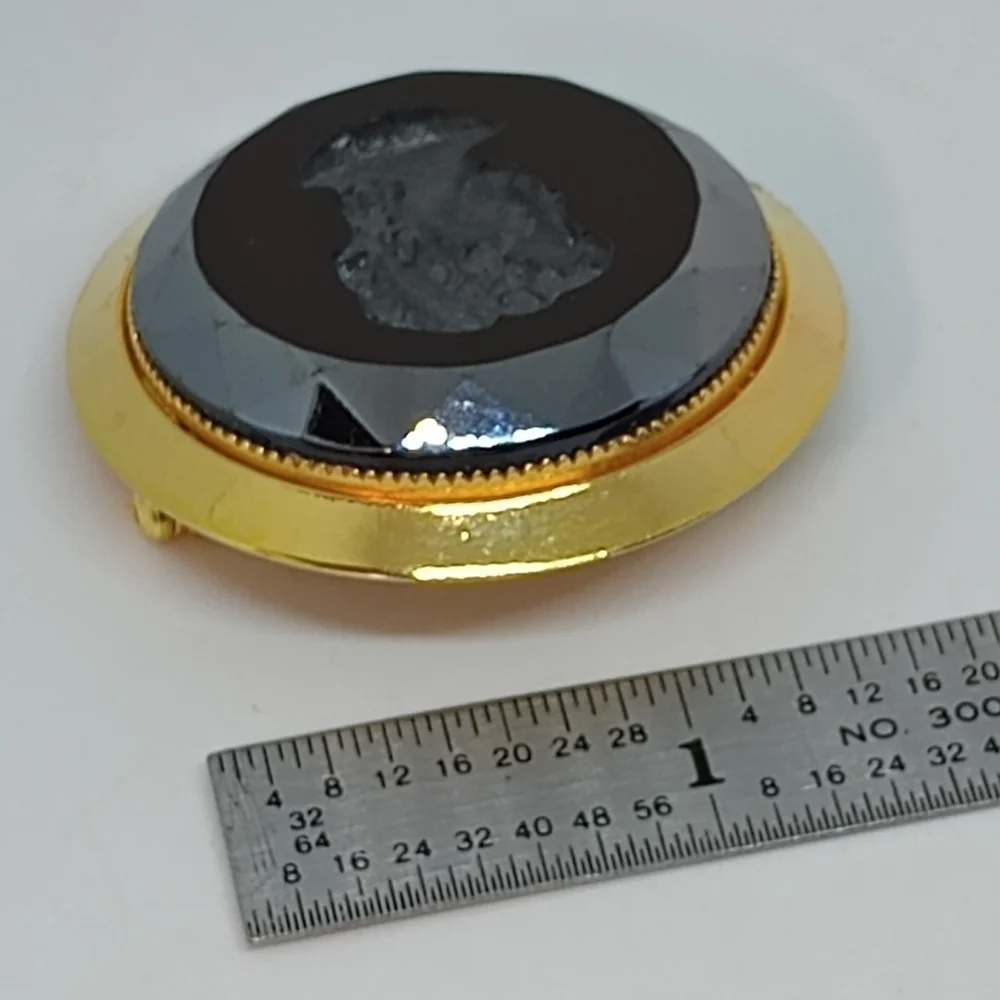 * vintage Victorian cameo black glass intaglio pin brooch
